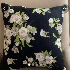 1Floral Black and White Decorative Pillow